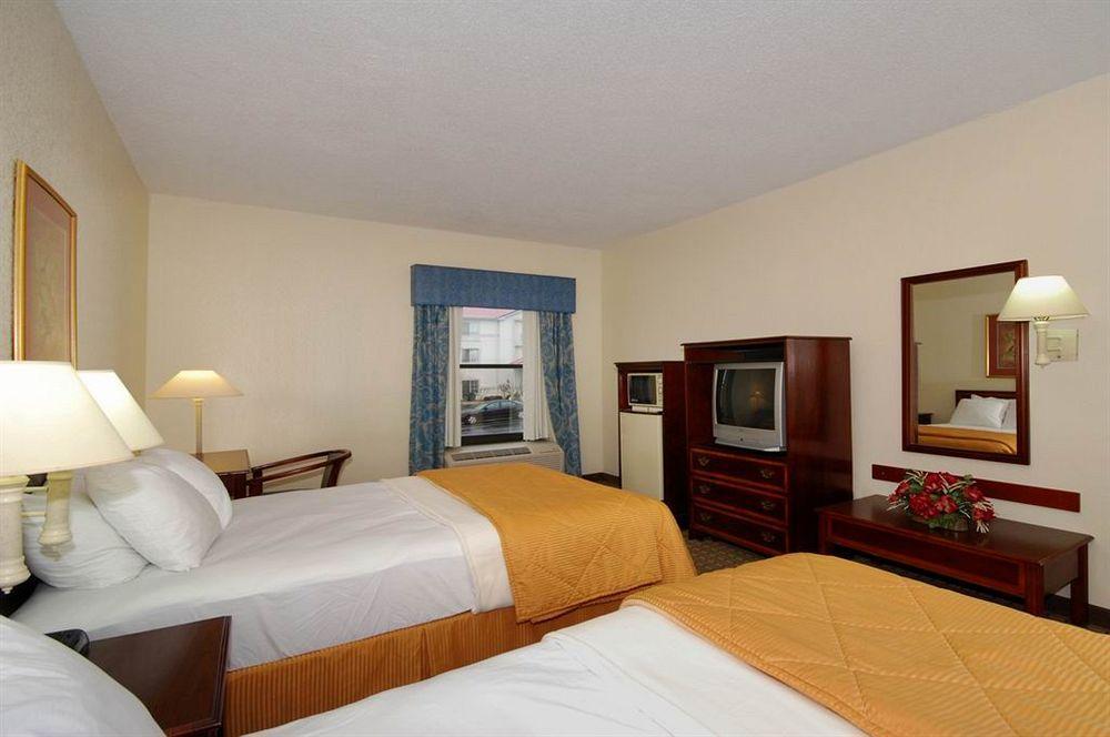 Red Roof Inn & Suites Newnan Rum bild